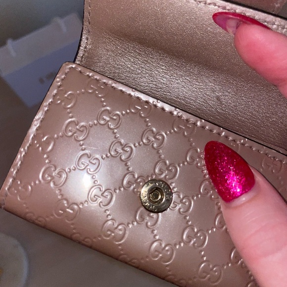 Gucci | Guccissima Enamel Pink Leather Key Holder - Picture 4 of 6